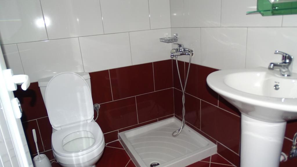 Kreshta Guest house